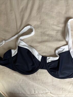 NEW Abercrombie & Fitch navy and white bikini top
